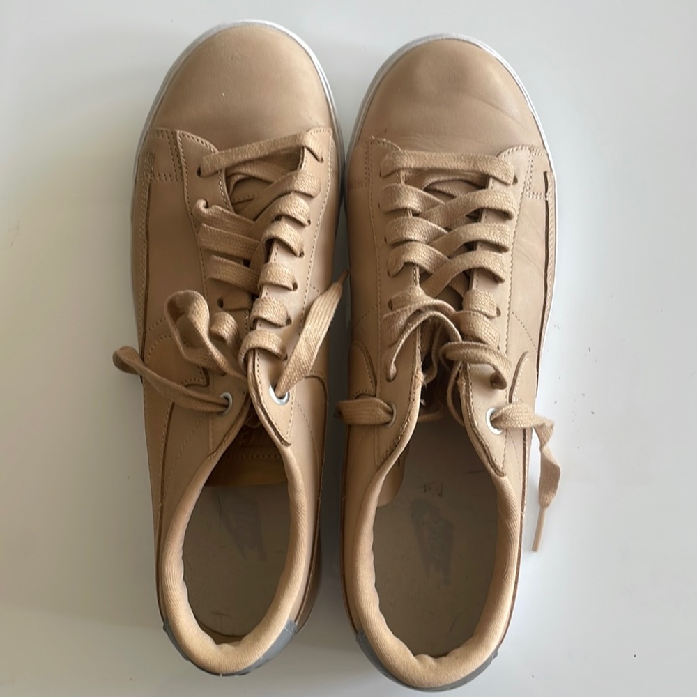 Nike Blazer Low
Vachetta Tan (W)